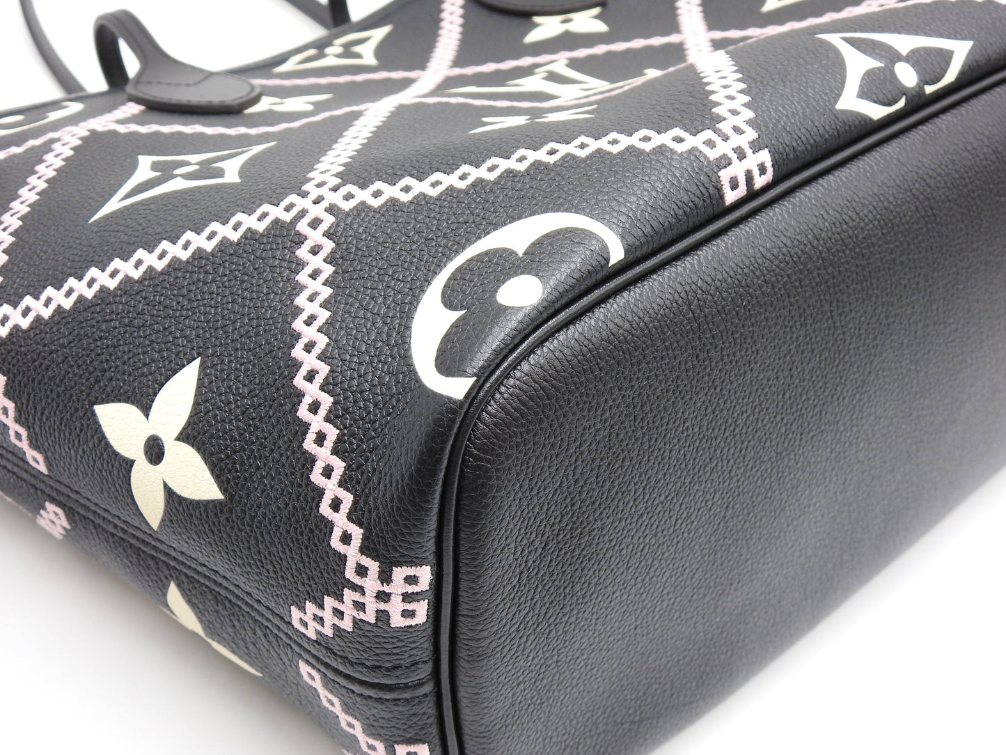 LOUIS VUITTON Monogram Empreinte Giant Neverfull MM Shoulder Bag M46040
