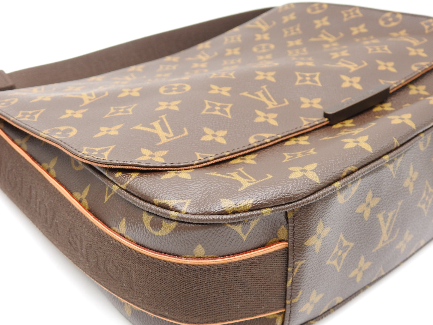 LOUIS VUITTON Monogram Messenger Beaubourg MM Shoulder Bag M97038