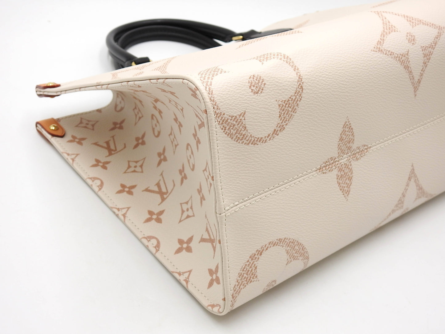 LOUIS VUITTON Monogram Dune Giant OnTheGO MM Tote Shoulder Bag M46912
