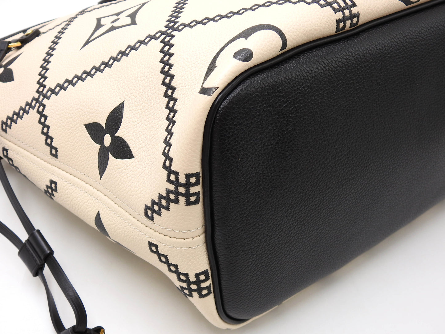 LOUIS VUITTON Monogram Empreinte Broderies Neverfull MM Tote Bag M46039