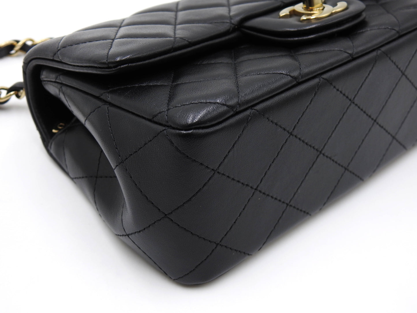 CHANEL CC Mini Matelasse 20 Flap Chain Shoulder Bag Lambskin Black A69900