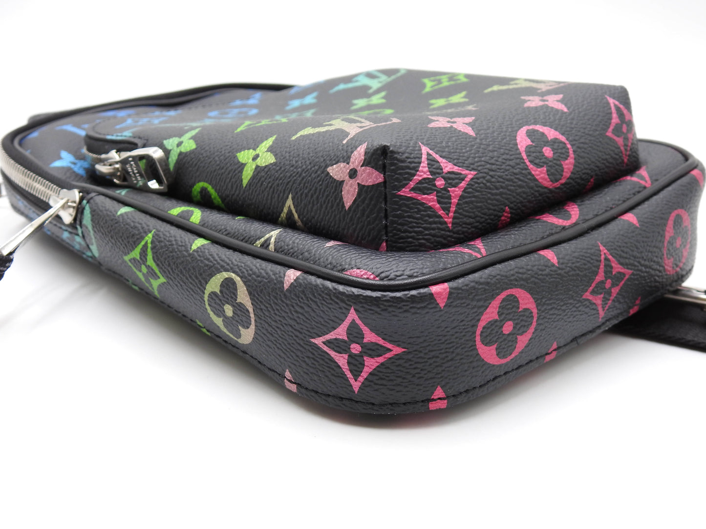 LOUIS VUITTON Monogram Iridescent Gradient Avenue Sling Bag M13936 Black