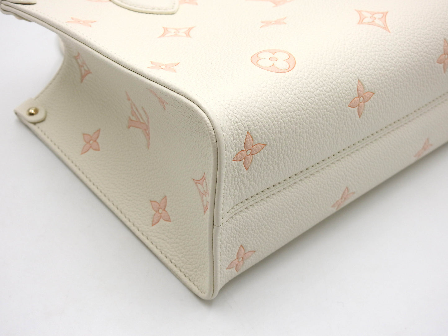 LOUIS VUITTON Monogram Empreinte Giant Onthego PM Shoulder Bag White M28313