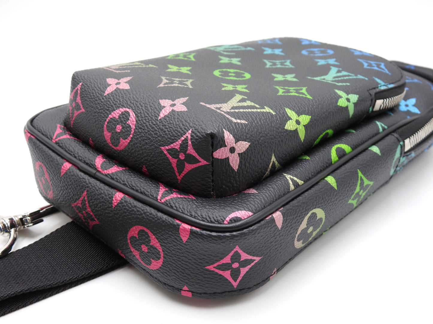 LOUIS VUITTON Monogram Iridescent Gradient Avenue Sling Shouler Bag M13936