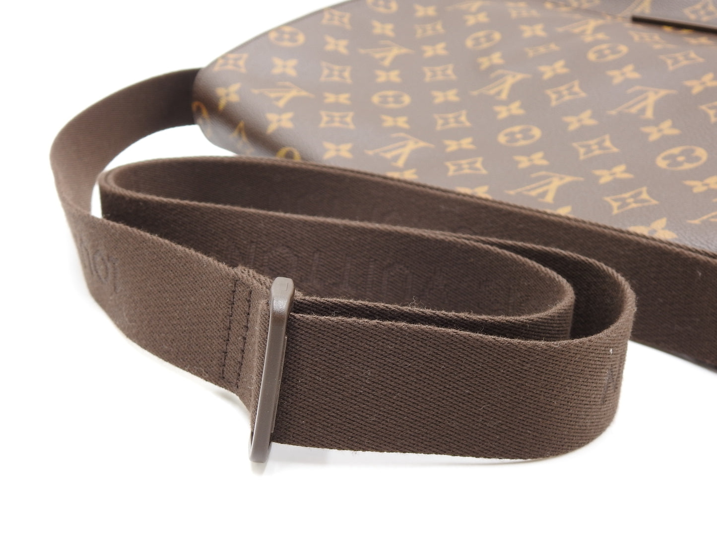 LOUIS VUITTON Monogram Messenger Beaubourg MM Shoulder Bag M97038